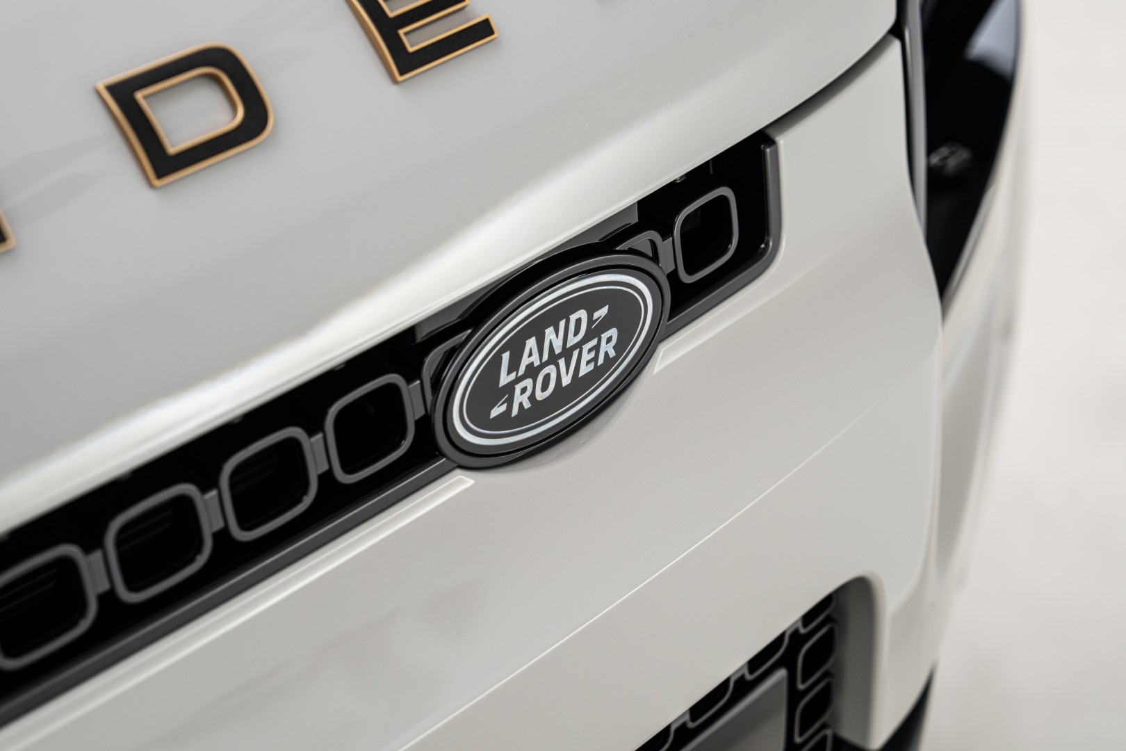 2026 LAND ROVER DEFENDER P635 OCTA GCC DEALER WARRANTY & SERVICES